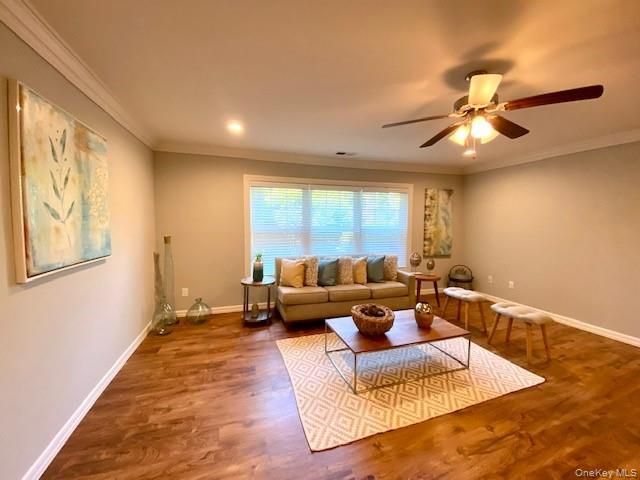 915 Dolphin Lane 915, Holbrook, NY 11741