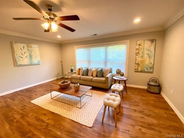 915 Dolphin Lane 915, Holbrook, NY 11741