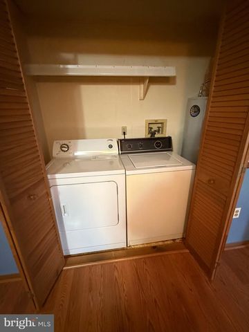 1521 HICKSTOWN RD, Sicklerville, NJ 08081