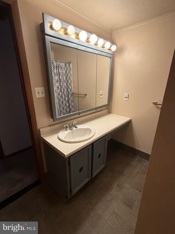 1521 HICKSTOWN RD, Sicklerville, NJ 08081