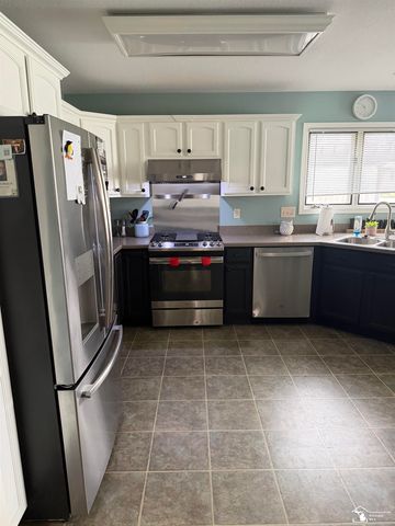 945 Santa Fe Court, Bedford Twp, MI 48182