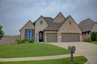 8742 S Olympia Avenue, Tulsa, OK 74132