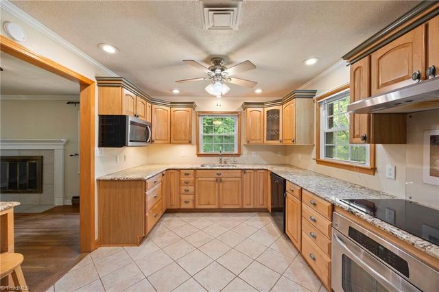 123 Tangle Drive, Jamestown, NC 27282
