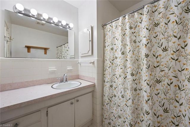 123 Tangle Drive, Jamestown, NC 27282