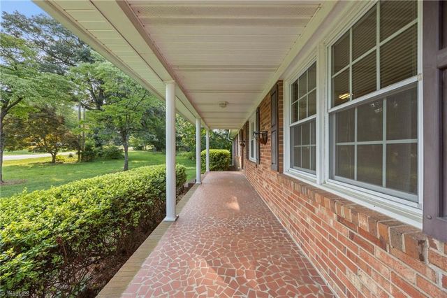 123 Tangle Drive, Jamestown, NC 27282