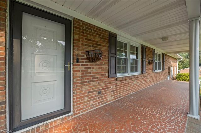 123 Tangle Drive, Jamestown, NC 27282