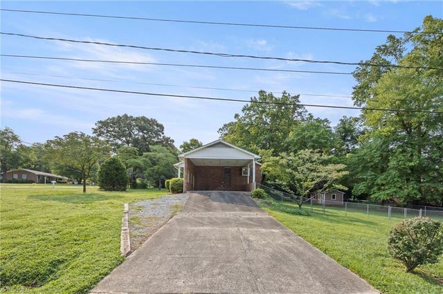 123 Tangle Drive, Jamestown, NC 27282