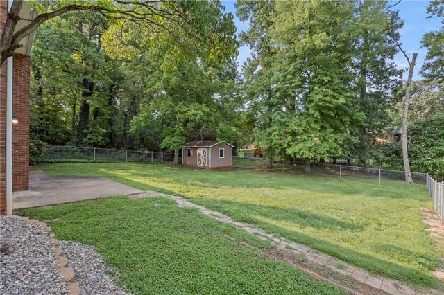 123 Tangle Drive, Jamestown, NC 27282