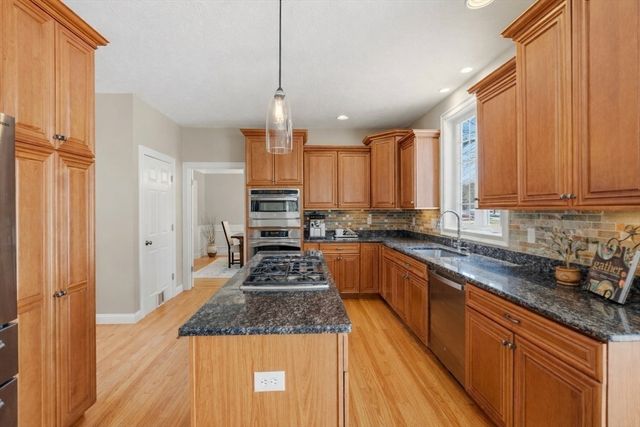 20 Hancock Rd, Windham, NH 03087