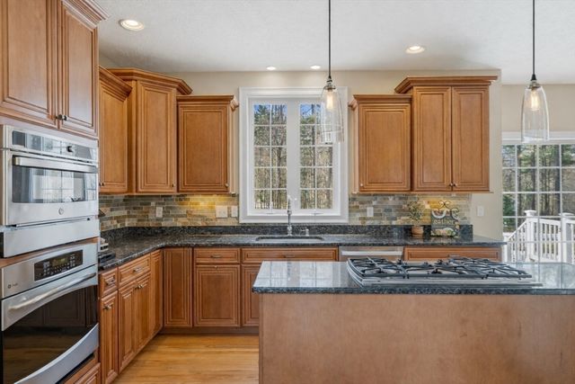 20 Hancock Rd, Windham, NH 03087