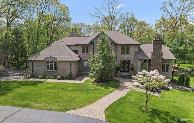 561 Valley Drive, Milford Charter Township, MI 48381
