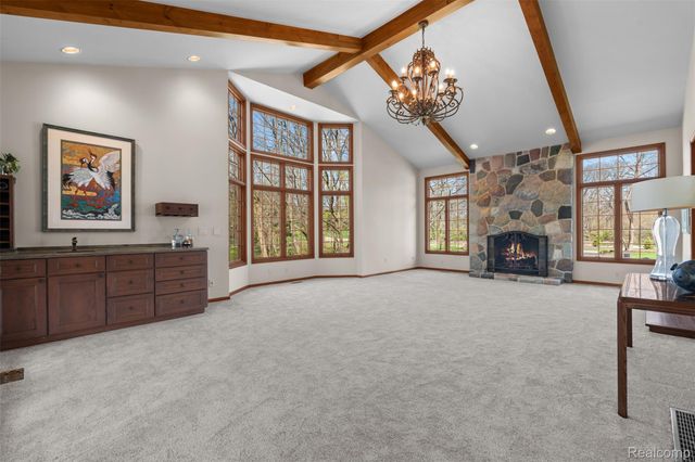 561 Valley Drive, Milford Charter Township, MI 48381