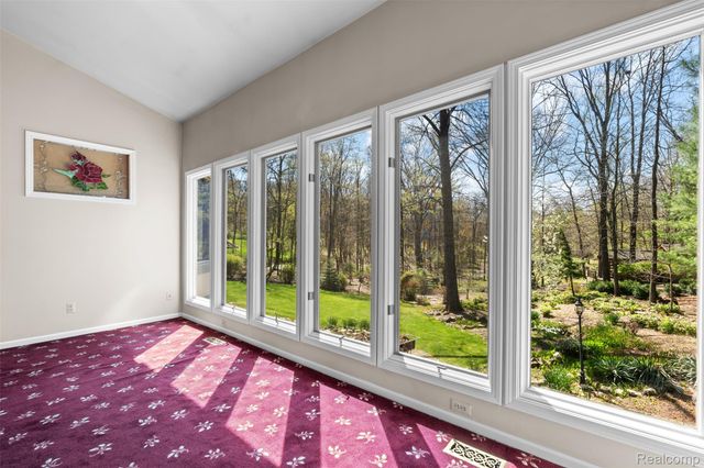 561 Valley Drive, Milford Charter Township, MI 48381