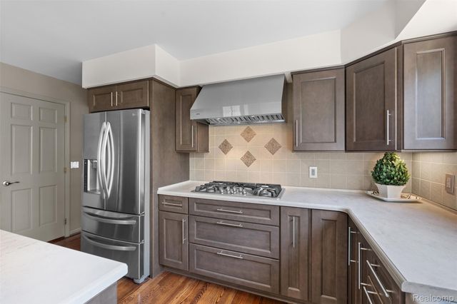 561 Valley Drive, Milford Charter Township, MI 48381