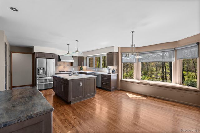 561 Valley Drive, Milford Charter Township, MI 48381
