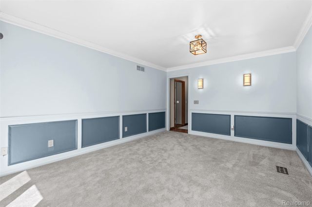 561 Valley Drive, Milford Charter Township, MI 48381
