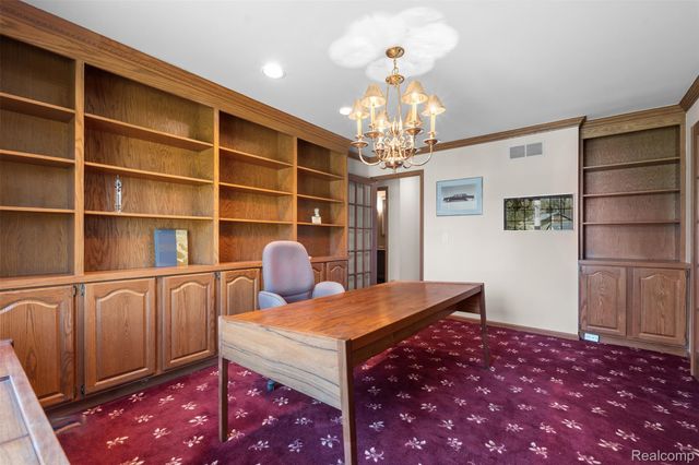 561 Valley Drive, Milford Charter Township, MI 48381