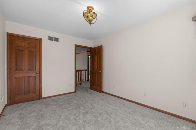 561 Valley Drive, Milford Charter Township, MI 48381