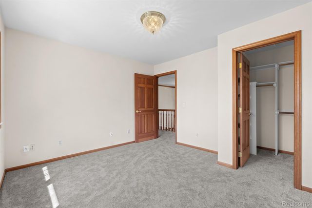 561 Valley Drive, Milford Charter Township, MI 48381