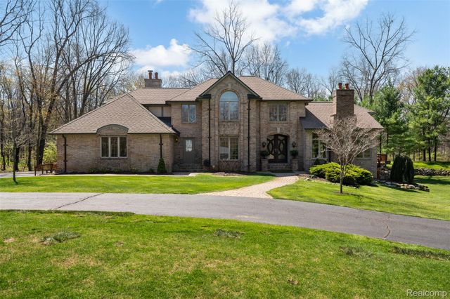 561 Valley Drive, Milford Charter Township, MI 48381