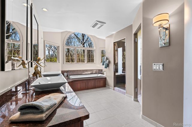 561 Valley Drive, Milford Charter Township, MI 48381