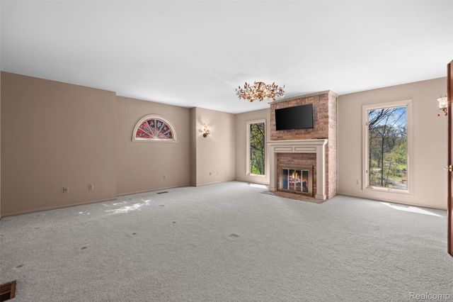 561 Valley Drive, Milford Charter Township, MI 48381