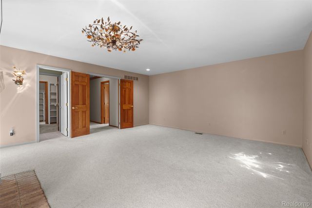561 Valley Drive, Milford Charter Township, MI 48381