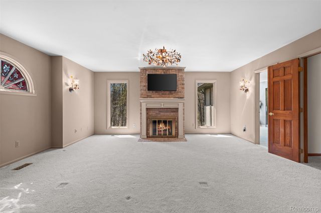 561 Valley Drive, Milford Charter Township, MI 48381