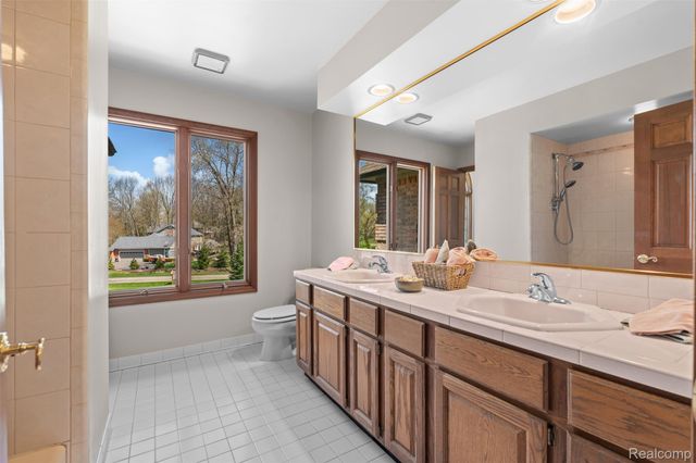 561 Valley Drive, Milford Charter Township, MI 48381