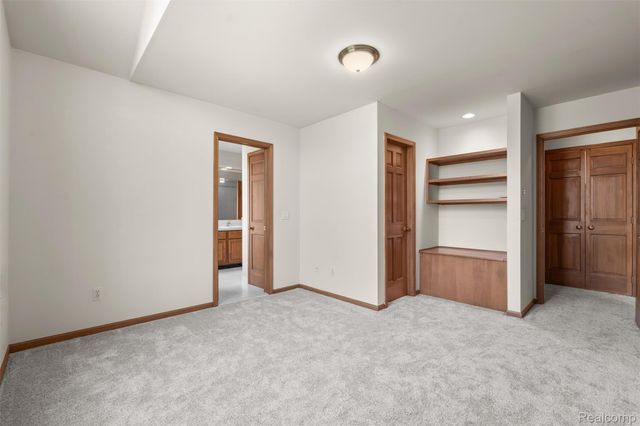 561 Valley Drive, Milford Charter Township, MI 48381