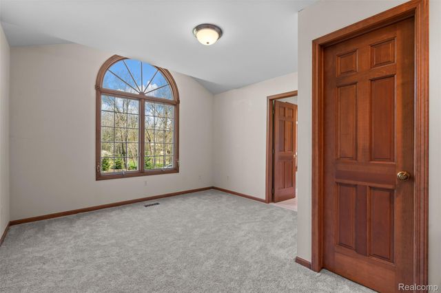 561 Valley Drive, Milford Charter Township, MI 48381