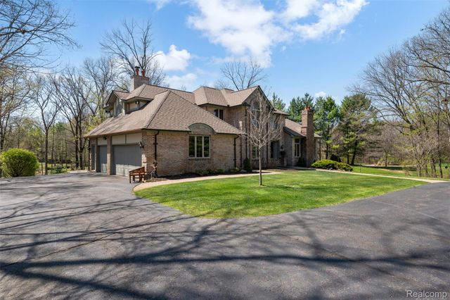561 Valley Drive, Milford Charter Township, MI 48381