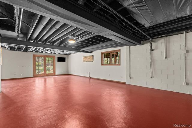 561 Valley Drive, Milford Charter Township, MI 48381