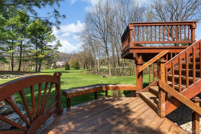 561 Valley Drive, Milford Charter Township, MI 48381