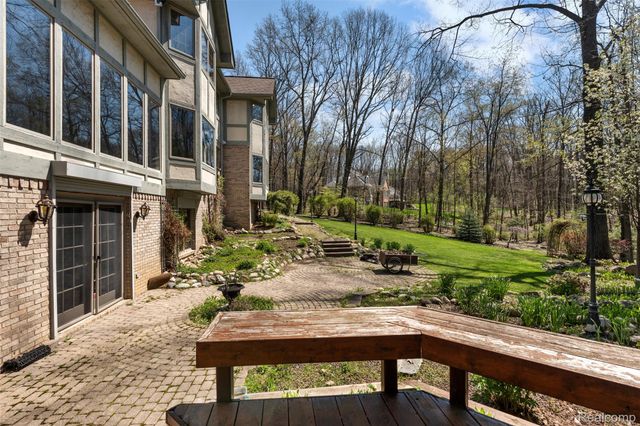 561 Valley Drive, Milford Charter Township, MI 48381