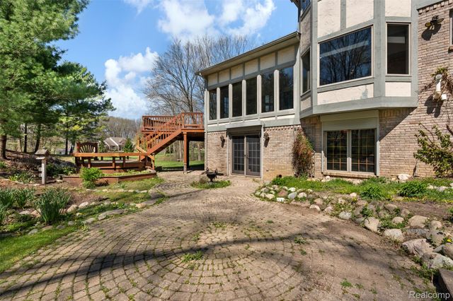 561 Valley Drive, Milford Charter Township, MI 48381
