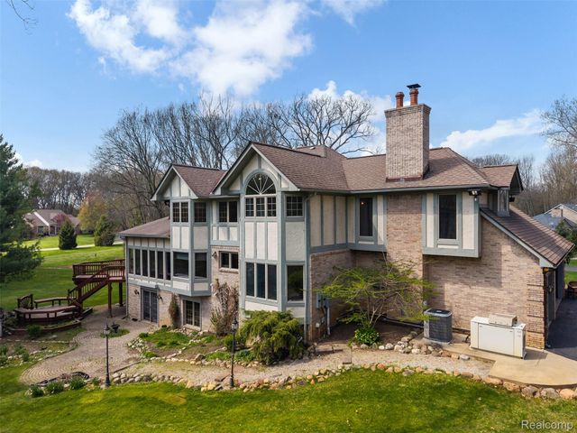561 Valley Drive, Milford Charter Township, MI 48381