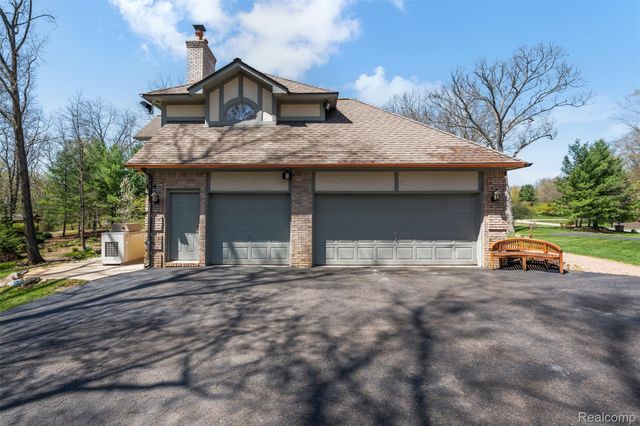 561 Valley Drive, Milford Charter Township, MI 48381