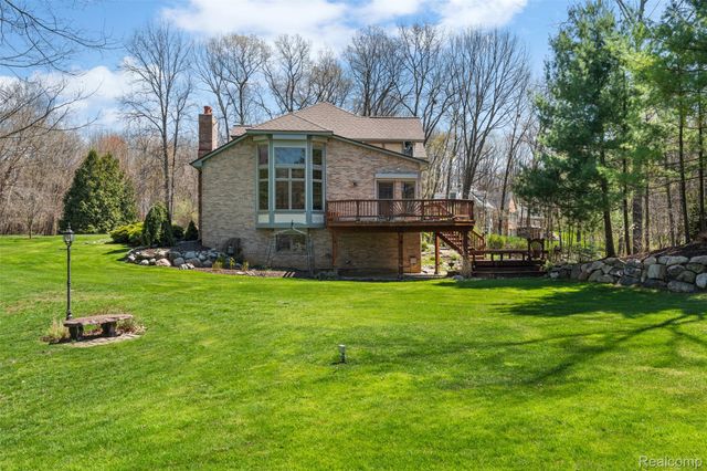 561 Valley Drive, Milford Charter Township, MI 48381