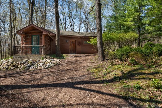 561 Valley Drive, Milford Charter Township, MI 48381