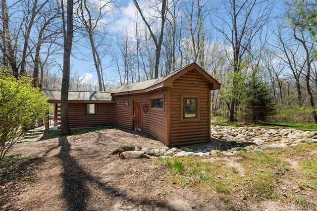 561 Valley Drive, Milford Charter Township, MI 48381