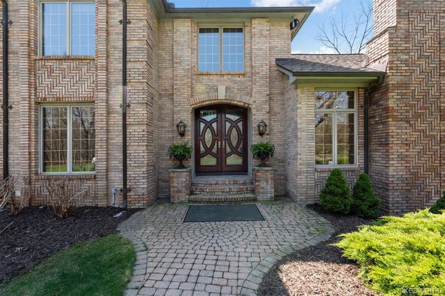 561 Valley Drive, Milford Charter Township, MI 48381