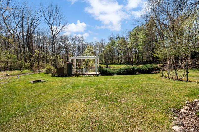 561 Valley Drive, Milford Charter Township, MI 48381