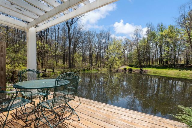 561 Valley Drive, Milford Charter Township, MI 48381