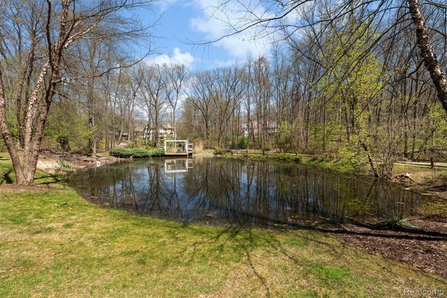 561 Valley Drive, Milford Charter Township, MI 48381