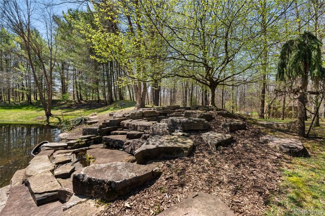 561 Valley Drive, Milford Charter Township, MI 48381