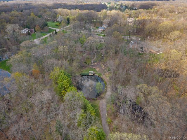 561 Valley Drive, Milford Charter Township, MI 48381