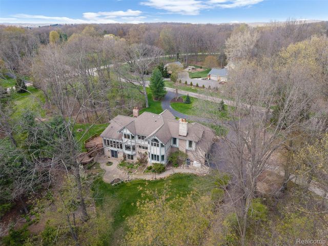561 Valley Drive, Milford Charter Township, MI 48381