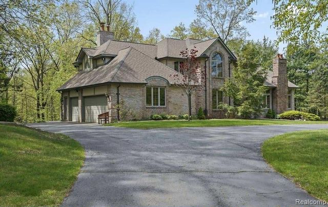 561 Valley Drive, Milford Charter Township, MI 48381