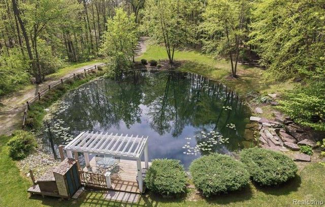 561 Valley Drive, Milford Charter Township, MI 48381